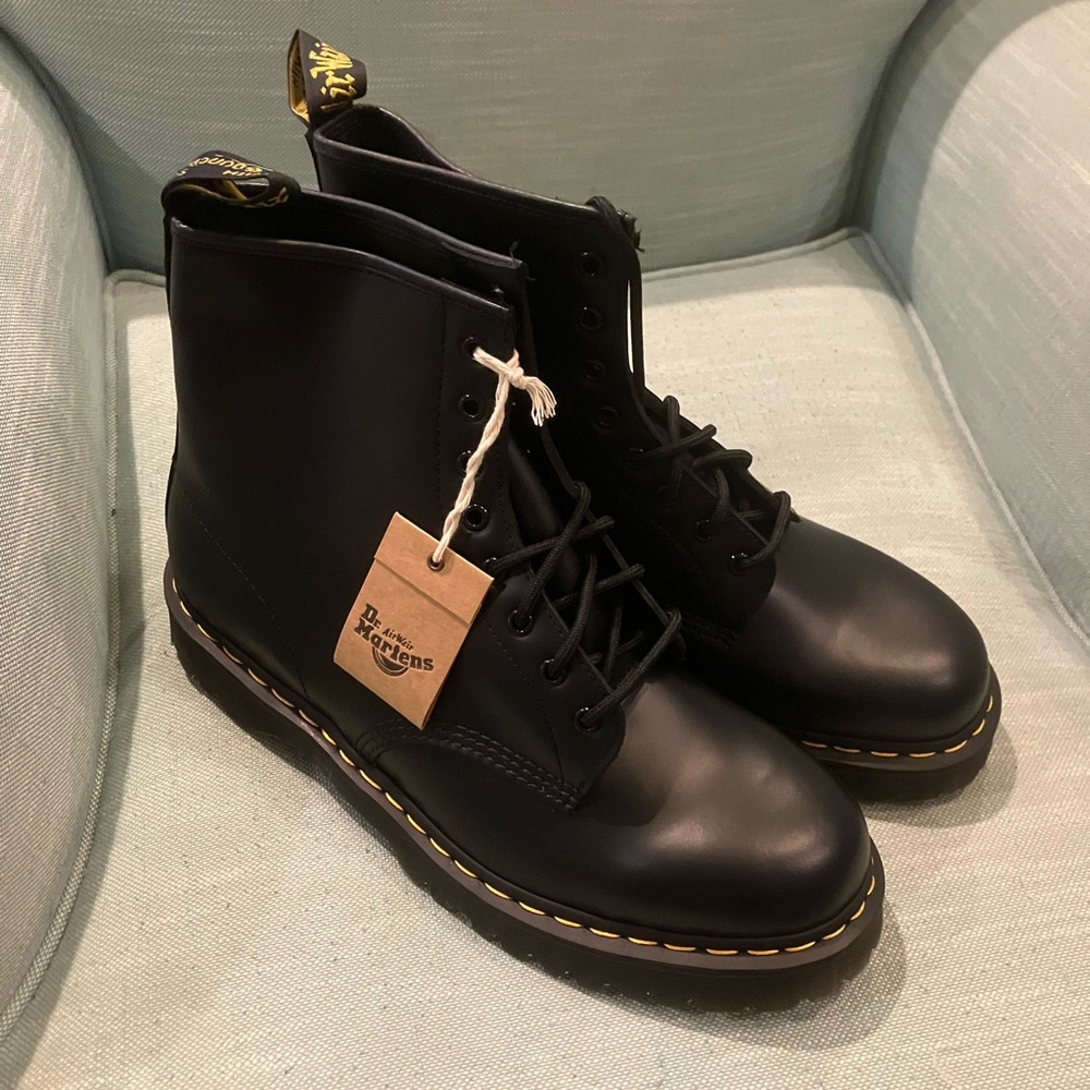 Men’s Size 14 Dr. Martens Black Leather 8-Eye Lace-Up Combat Boot - Picture 2 of 5